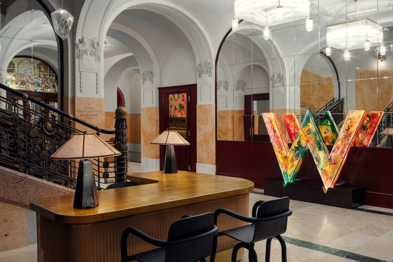wh-prgwh-lobby-entrance-25260-41468_Classic-Hor